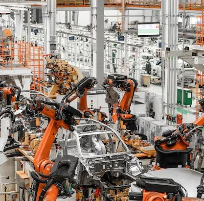 imgi_146_foto-vertical-do-interior-da-industria-automobilistica-moderna-da-fabrica-de-montagem-de-automoveis-da-linha-de-producao-de